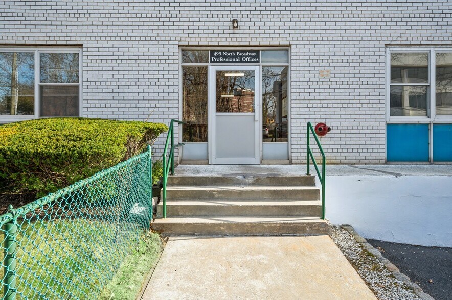 More Photos Of 499 N Broadway, White Plains Apartments For Lease
