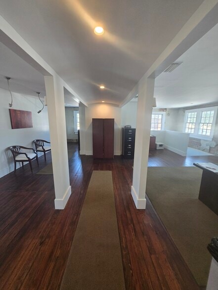 More Photos Of 2108 Airport Blvd, Mobile Office For Sale