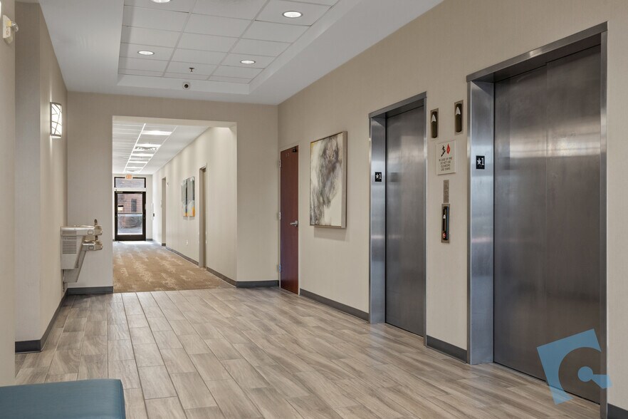 More Photos Of 809 W Harwood Rd, Hurst Medical For Lease