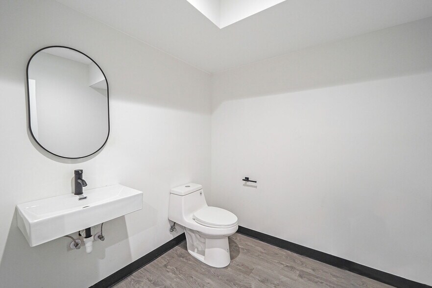 More Photos Of 533 Montauk Hwy, East Moriches Medical For Lease