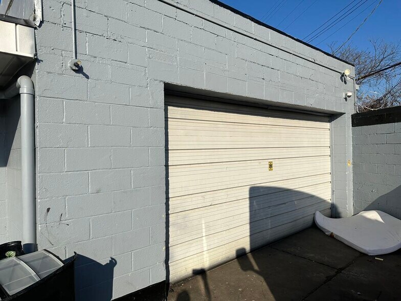 More Photos Of 13400 Gratiot Ave, Detroit Auto Dealership For Sale