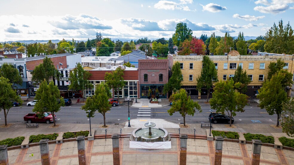 More Photos Of 144 S Main St, Independence Storefront Retail Office For Sale