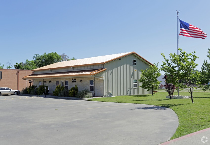 More Photos Of 300 Oak Ave, Sulphur Springs Office For Sale