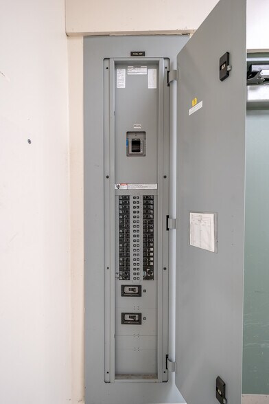 More Photos Of 2012 Industrial Pky, Aberdeen Medical For Sale