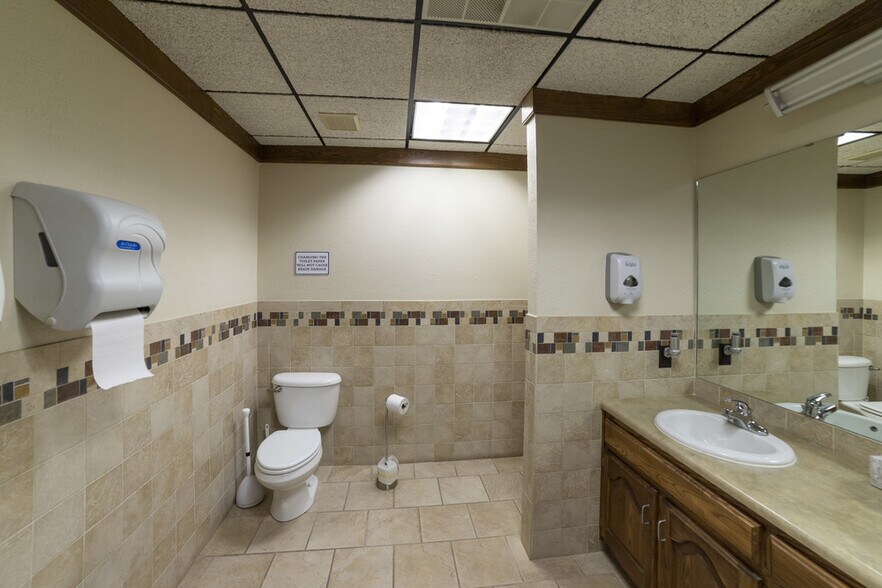 More Photos Of 701 N Price Rd, Pampa Medical For Lease