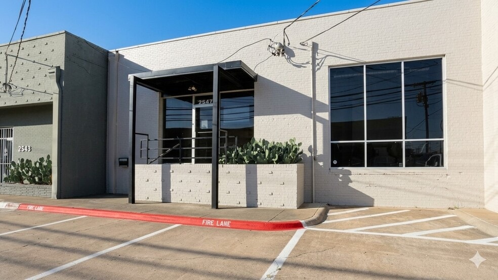 Primary Photo Of 2543-2547 Farrington St, Dallas Light Distribution For Sale