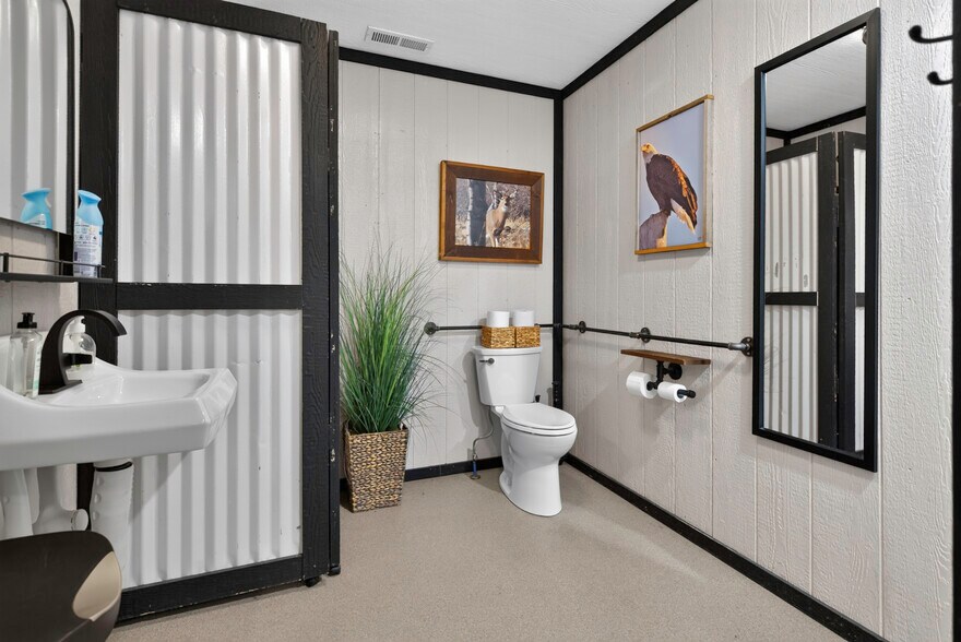 More Photos Of 1558 N 600 Rd, Baldwin City Specialty For Sale