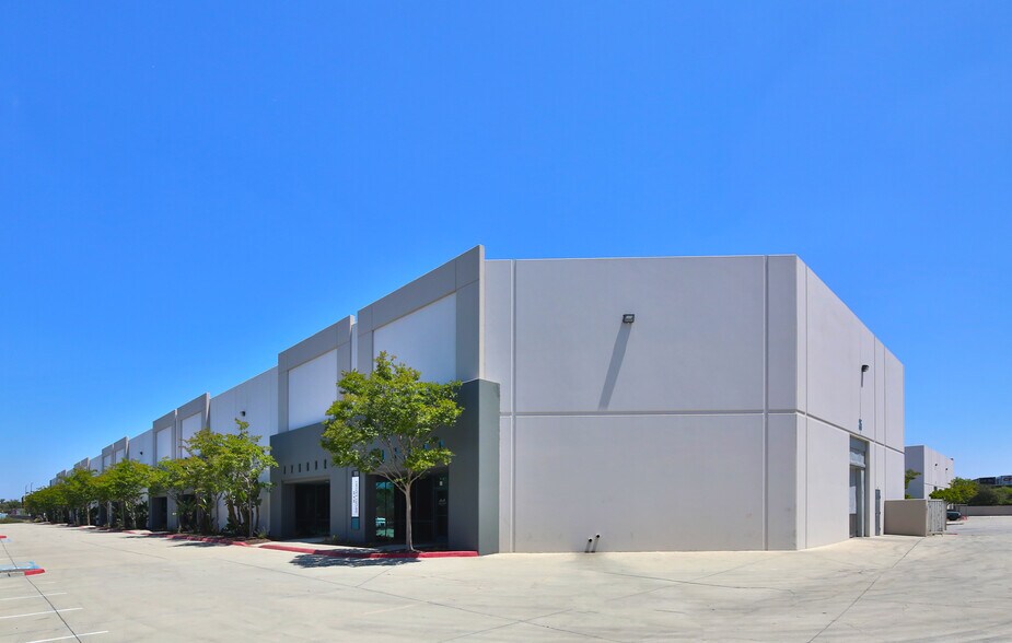 More Photos Of 6987 Calle De Linea, San Diego Unknown For Lease