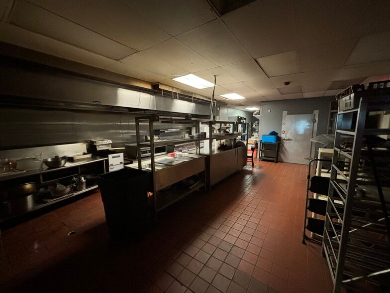 More Photos Of 5131 14th St W, Bradenton Restaurant For Sale