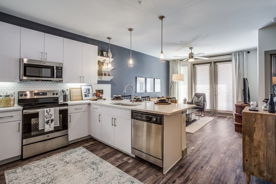 More Photos Of 195 W Davis St, Dallas Apartments For Lease