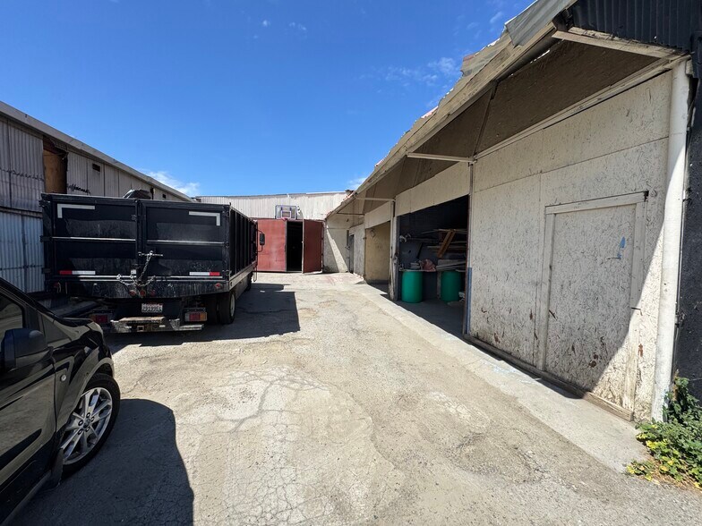 More Photos Of 263 S E St, San Bernardino Showroom For Lease