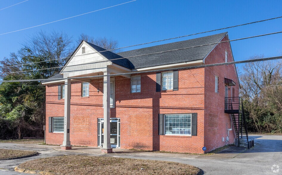 More Photos Of 2540 Gillespie St, Fayetteville Storefront Retail Office For Lease