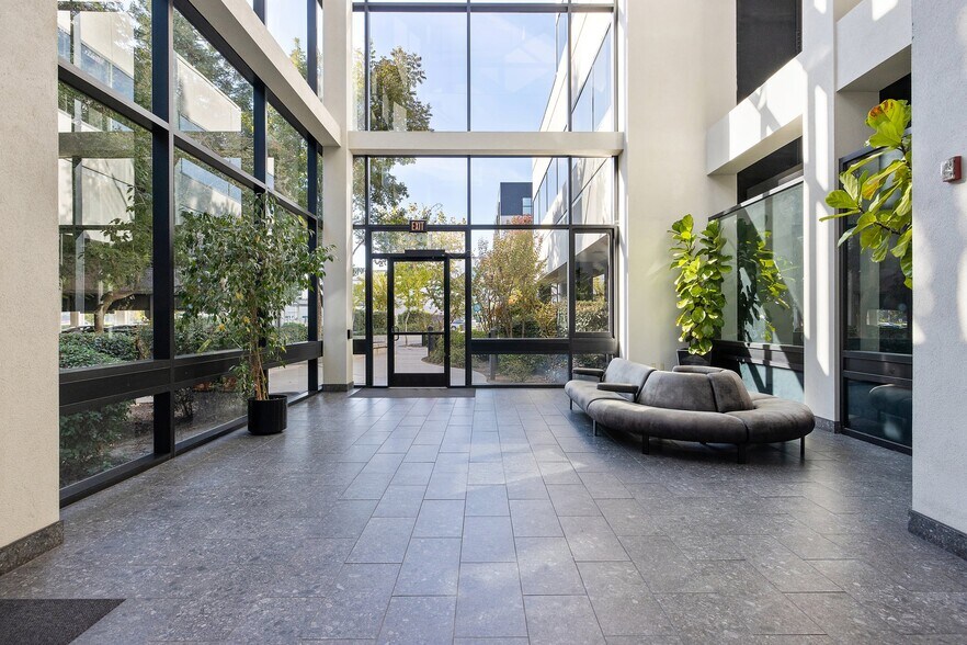 More Photos Of 100 Willow Plz, Visalia Medical For Sale