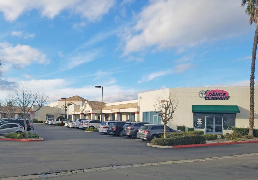 More Photos Of 27464 Commerce Center Dr, Temecula General Retail For Lease