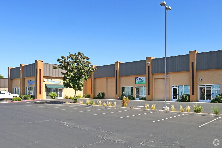 More Photos Of 5816 E Shields Ave, Fresno Warehouse For Lease