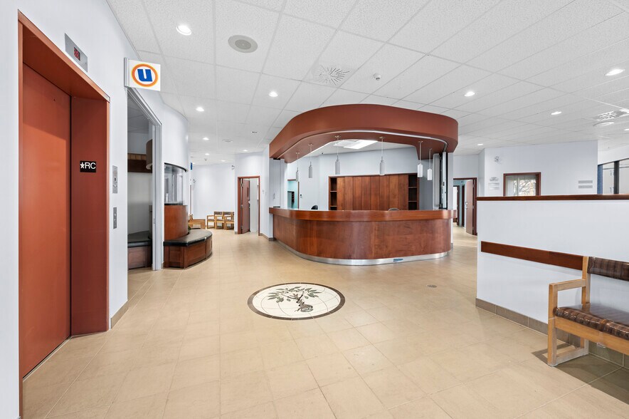 More Photos Of 84 Rue Court, Granby Medical For Sale