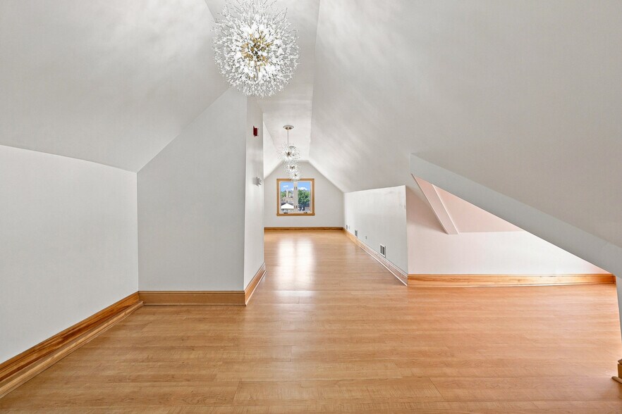 More Photos Of 112 W Liberty Dr, Wheaton Office For Sale