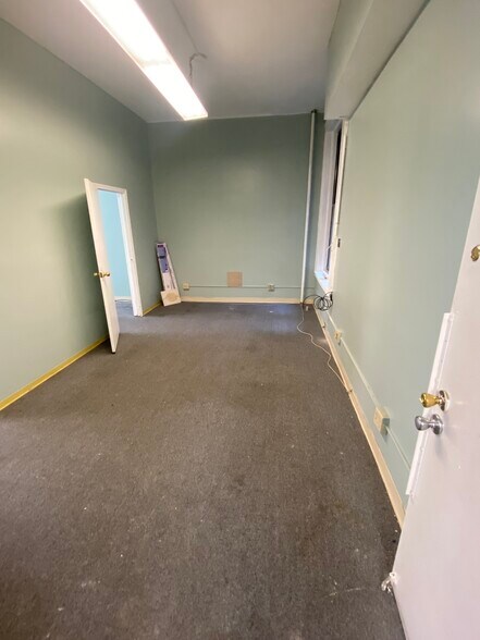 More Photos Of 370 E 149th St, Bronx Office For Lease