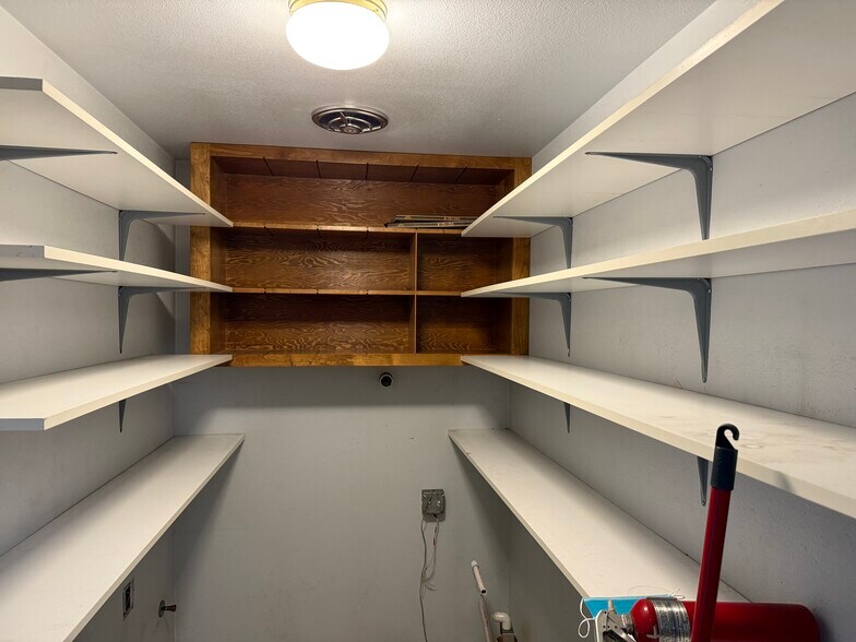 More Photos Of 40 N McDow St, Susanville Industrial For Sale