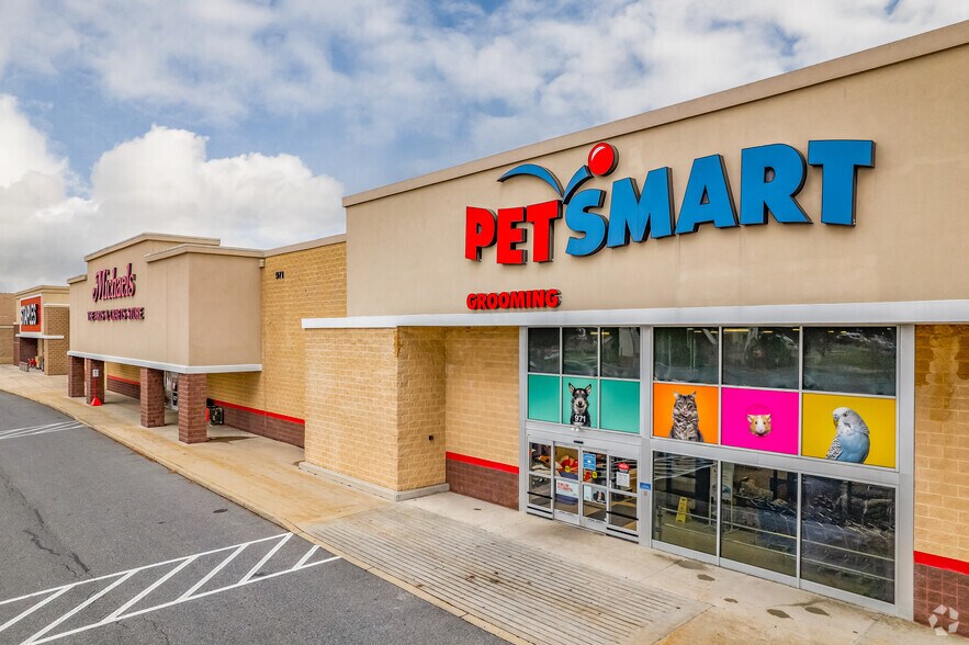 More Photos Of 900 Norland Ave, Chambersburg Unknown For Lease