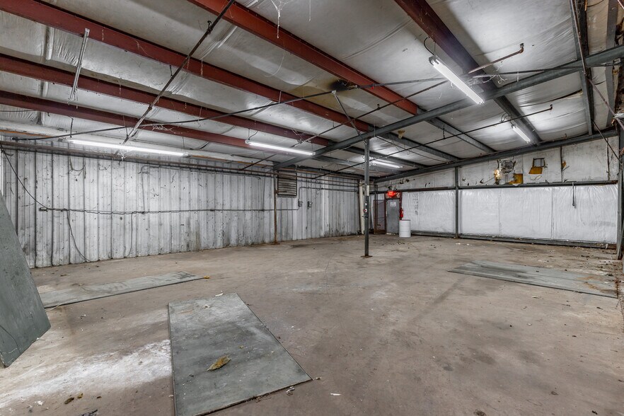 More Photos Of 1318 Underwood St, Dalton Warehouse For Lease
