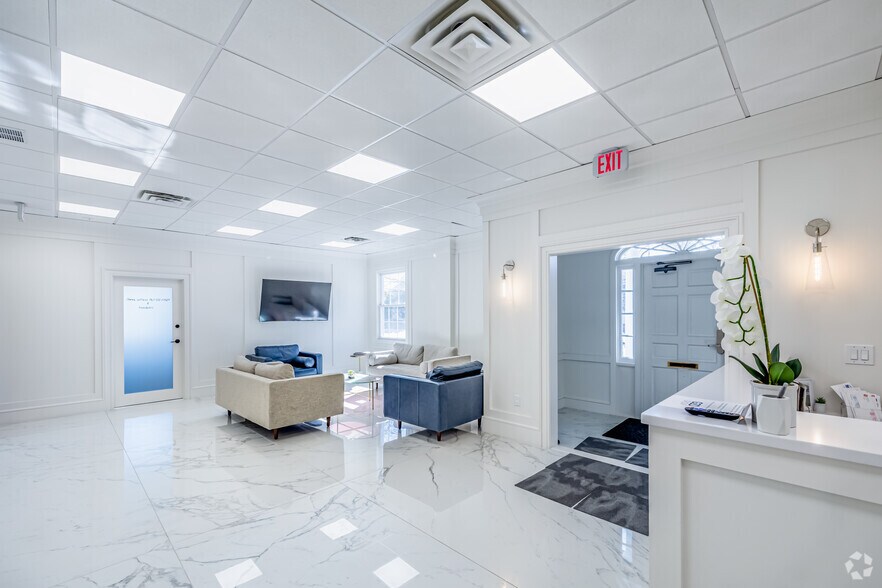 More Photos Of 1 Channel Dr, Port Washington Office For Lease