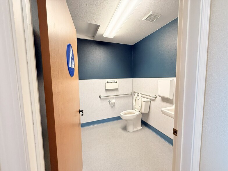 More Photos Of 127 Hospital Dr, Vallejo Medical For Lease