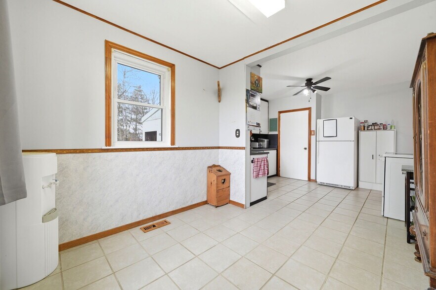 More Photos Of 4142 Stewarts Ln, Severn Flex For Sale