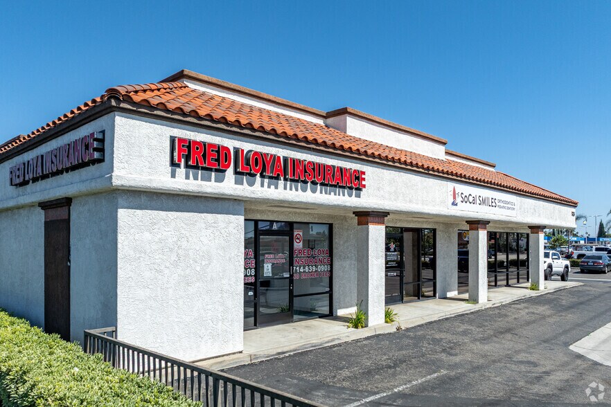 More Photos Of 125 N Tustin St, Orange Freestanding For Lease