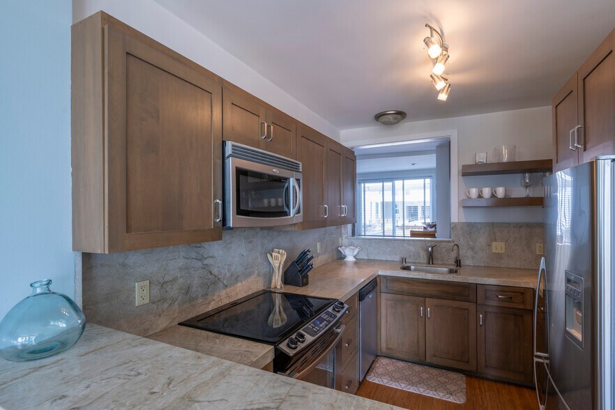 More Photos Of 901 Ocean Ave, Santa Monica Apartments For Sale