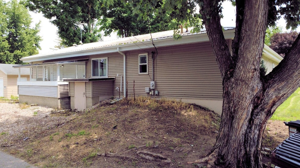 More Photos Of 511 Vine St, Wisconsin Dells Apartments For Sale