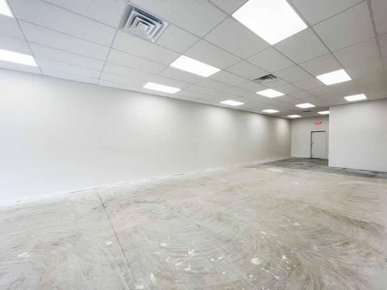 More Photos Of 6524- Slide Rd, Lubbock Unknown For Lease