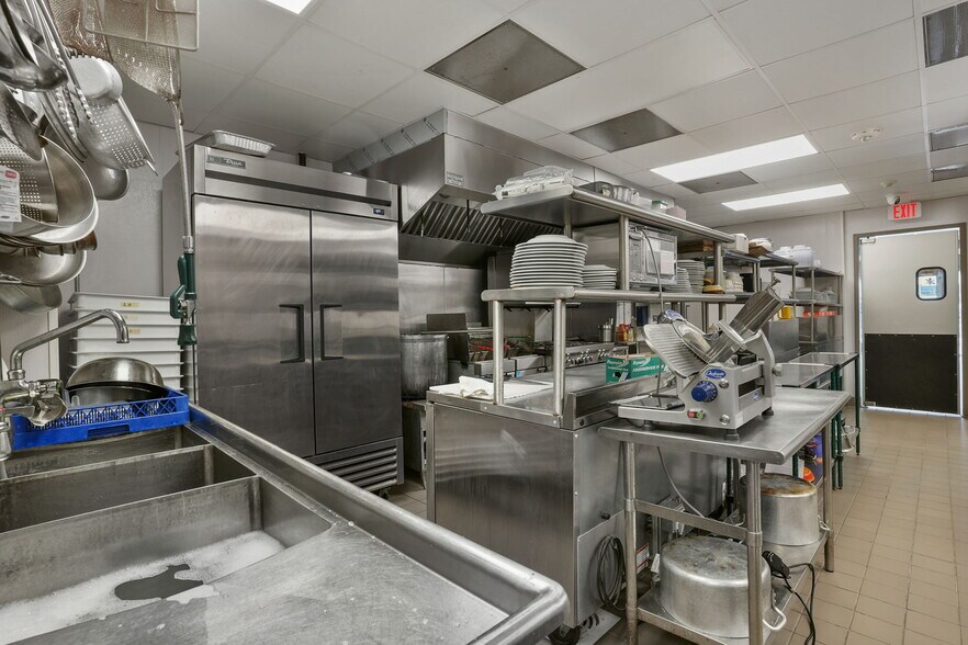 More Photos Of 4050 Main St, Bridgeport General Retail For Sale