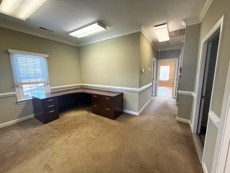 More Photos Of 1300-1302 Ashley Sq, Winston-Salem Office For Lease