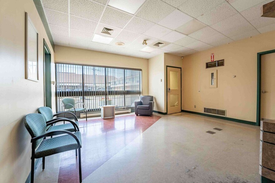 More Photos Of 29 Main St E, Chelmsford Office For Sale