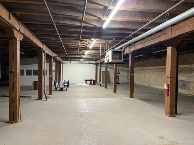 More Photos Of 1631-1639 W Carroll Ave, Chicago Light Distribution For Sale