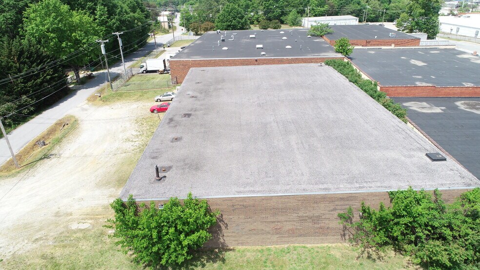 More Photos Of 1332 Potts Ave, High Point Warehouse For Lease