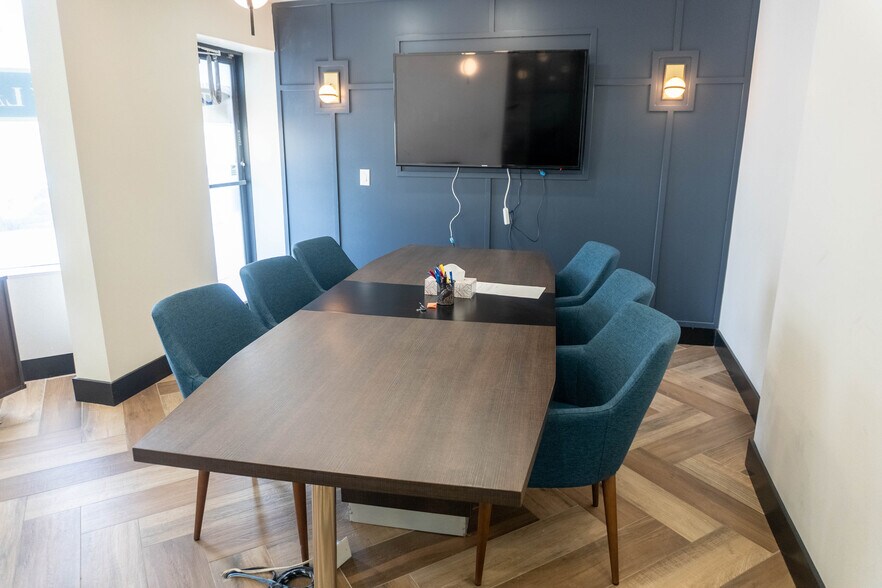 More Photos Of 2565 Steeles Ave E, Brampton General Retail For Sale