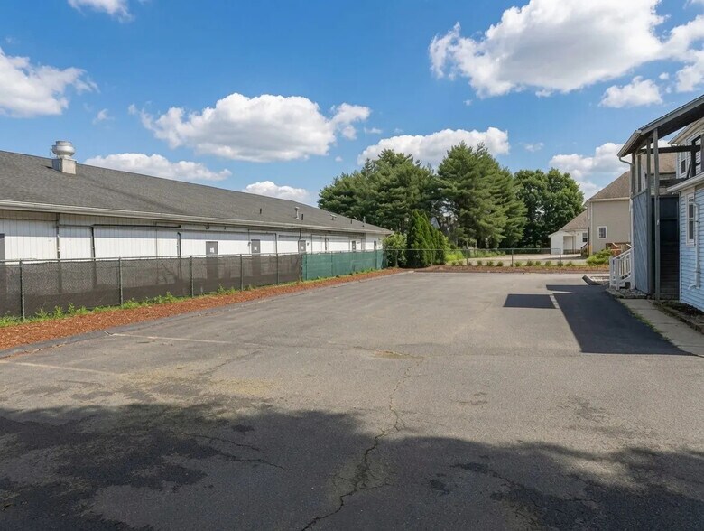 More Photos Of 15 Concord St, Glastonbury Office For Lease