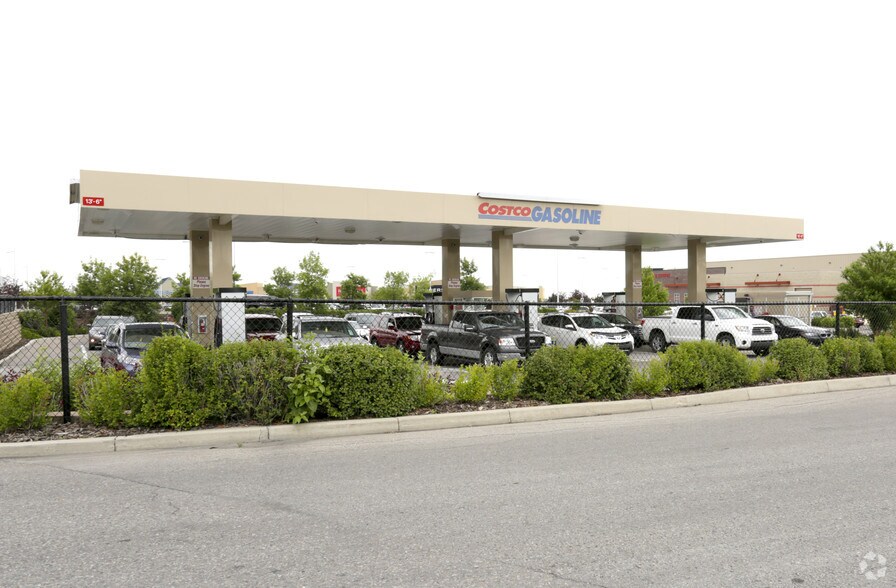 More Photos Of 11320 Sarcee Trl NW, Calgary Unknown For Lease