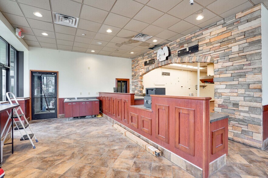 More Photos Of 112 W Maple Ave, Beaver Dam Freestanding For Lease