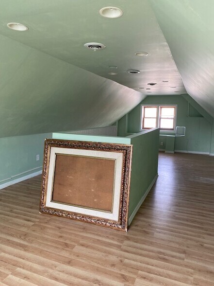 More Photos Of 1717 Howard St, Evanston General Retail For Sale