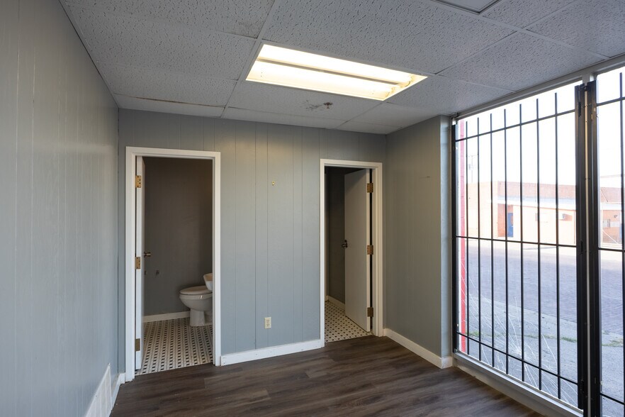 More Photos Of 901 SW 4th Ave, Amarillo Warehouse For Lease