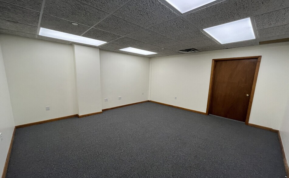More Photos Of 860 US Highway 1, Edison Medical For Sale