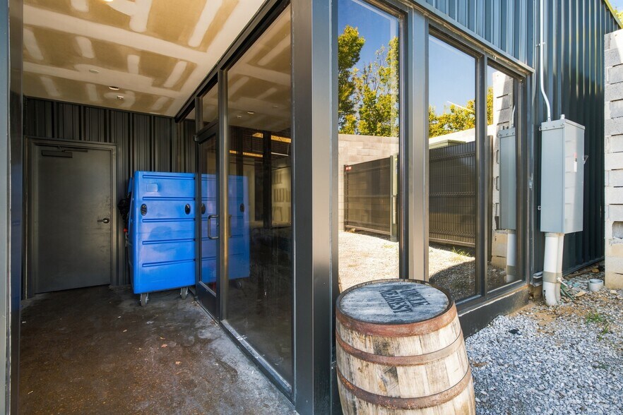 More Photos Of 722 Merritt Ave, Nashville General Retail For Lease