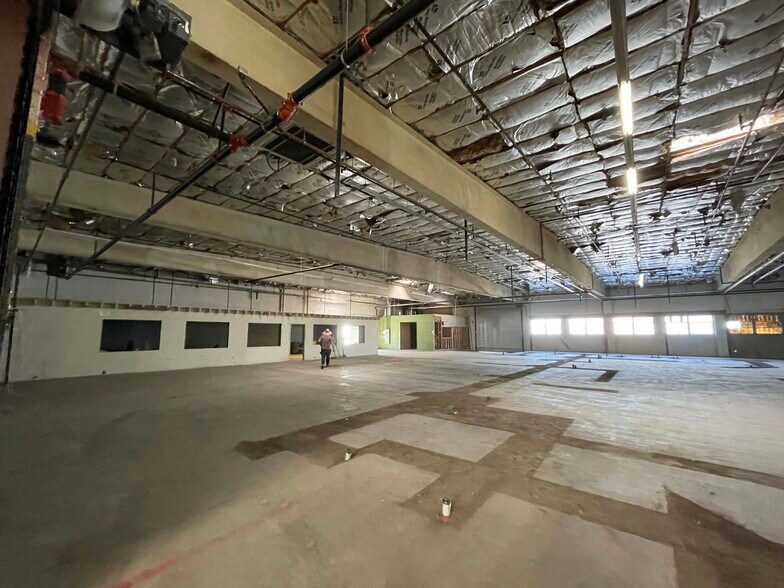 More Photos Of 3049 La Cienega Blvd, Culver City Warehouse For Lease