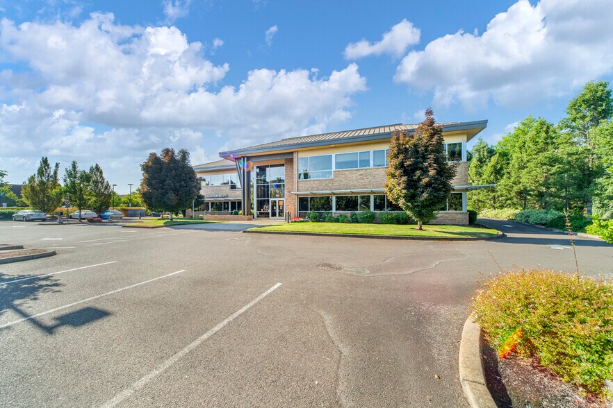 More Photos Of 520 Hawthorne Ave SE, Salem Bank For Lease