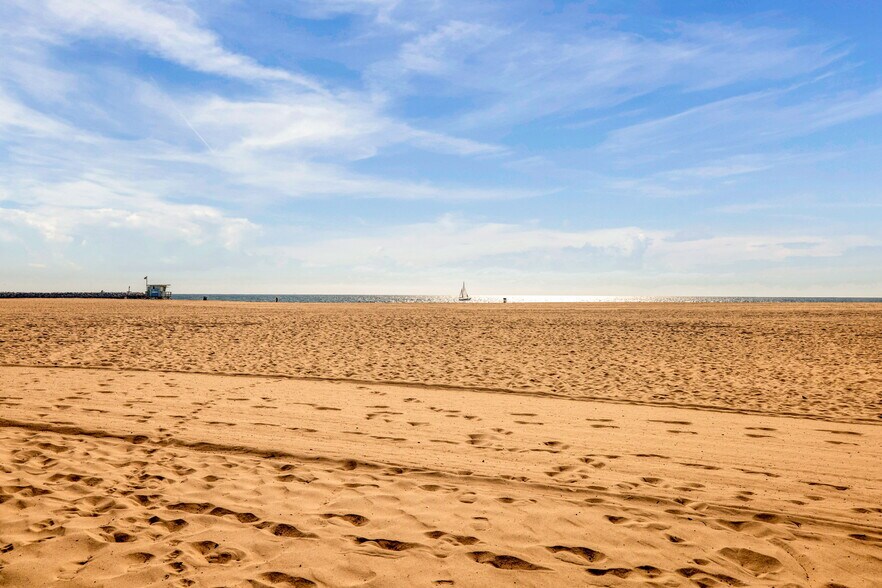 More Photos Of 16 Spinnaker St, Marina Del Rey Multifamily For Sale