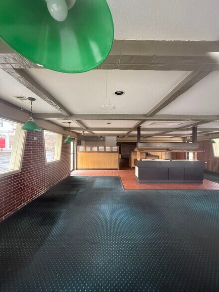 More Photos Of 1310 W Industrial Blvd, Cumberland Fast Food For Sale