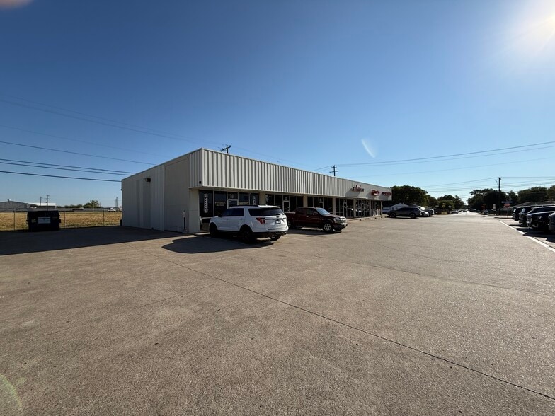 More Photos Of 330 S Blue Mound Rd, Fort Worth Freestanding For Sale